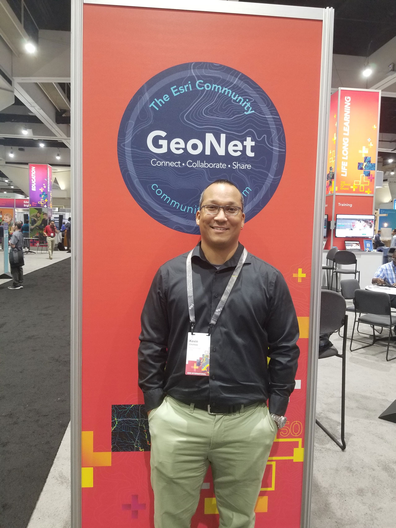 Kevin poses with the GeoNet logo.