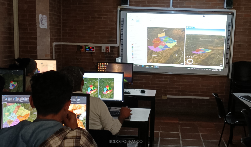 Foto_aula_R_Franco1.png Foto_aula_R_Franco1.png
