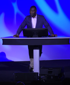 Elvis Takow talking about AI in ArcGIS