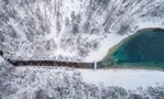 Aerial_view_of_lake_in_winter.jpg