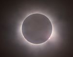 Total_solar_eclipse_8_April_2024_pillars.jpg